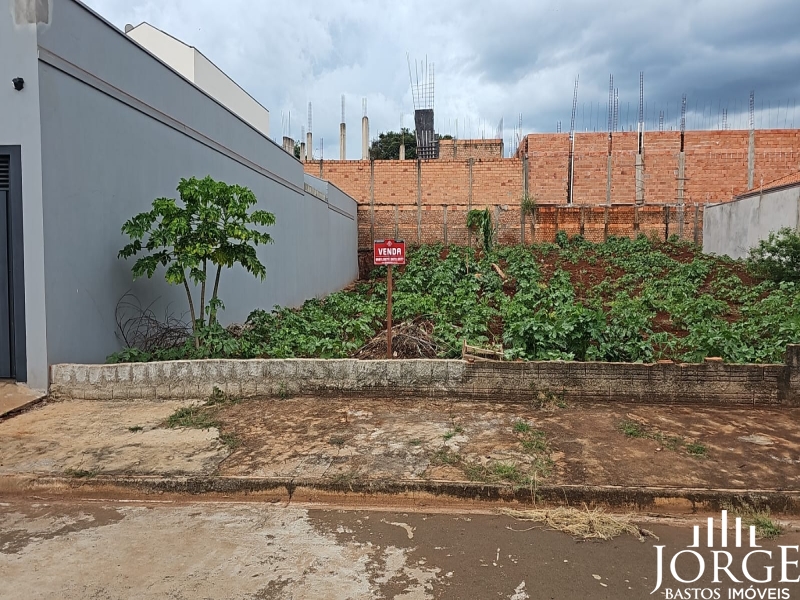 Terreno no Jardim Milano 