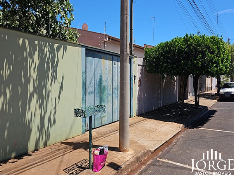 Casa com Ótima Localização no Jardim Santa Cecília