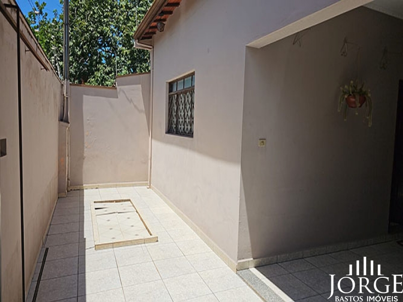 Casa com Ótima Localização no Jardim Santa Cecília