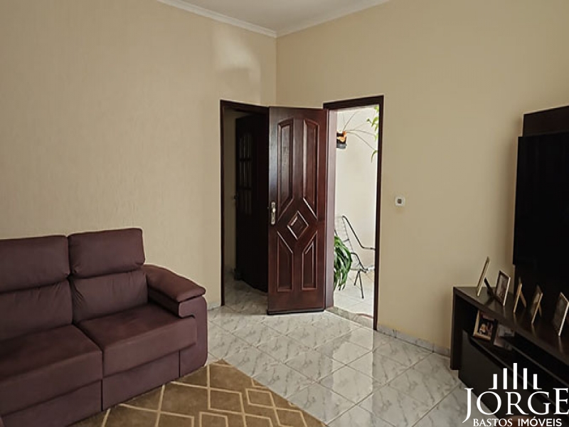 Casa com Ótima Localização no Jardim Santa Cecília