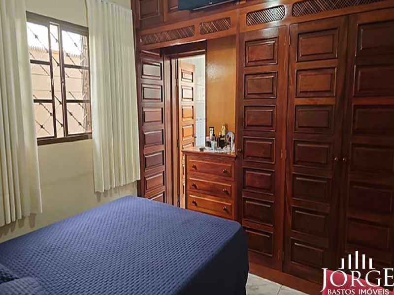 Casa com Ótima Localização no Jardim Santa Cecília