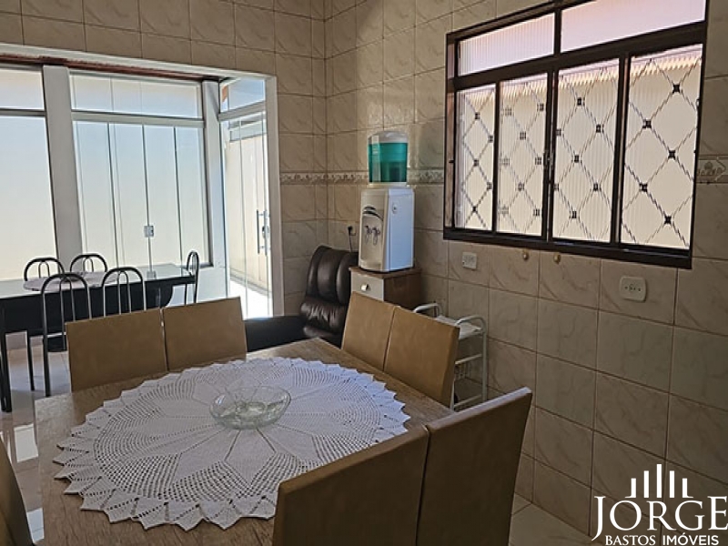 Casa com Ótima Localização no Jardim Santa Cecília