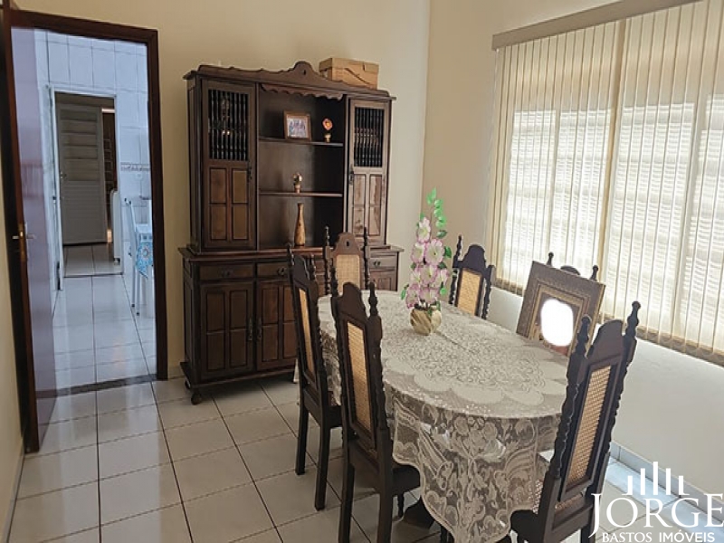 Casa com uma excelente localização no Jardim Centenário