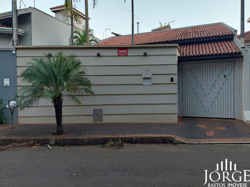 Casa com ótima localização no Jardim São Carlos.